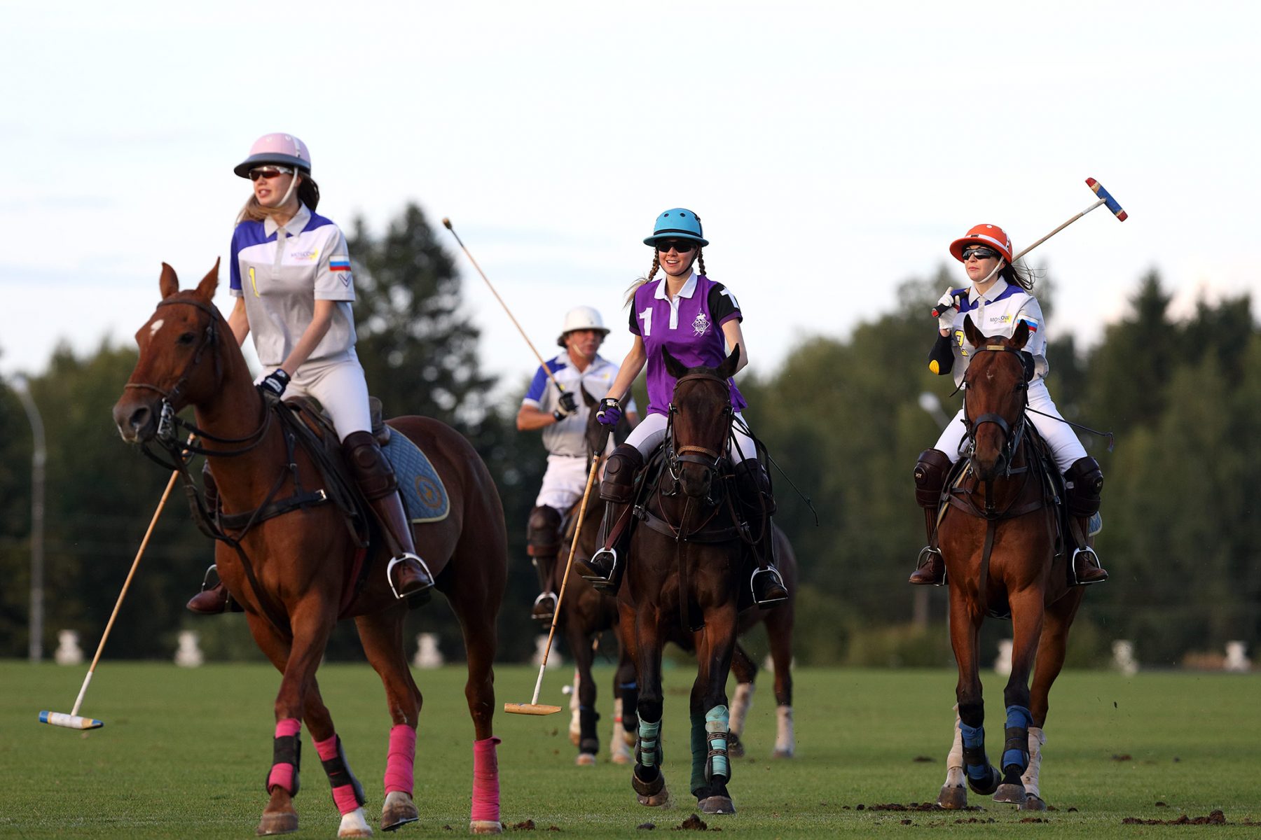 Поло клуб. Polo Club Москва. Московский поло клуб Целеево эмблема. Поло клуб дымка.